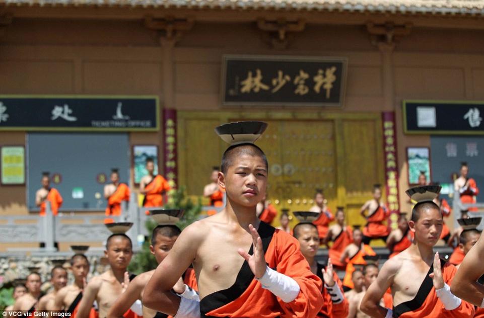 Name:  Shaolin monks train under the scorching sun with a bowl on their heads-003-yanchenwuguan-com.jpg
Views: 1373
Size:  74.0 KB