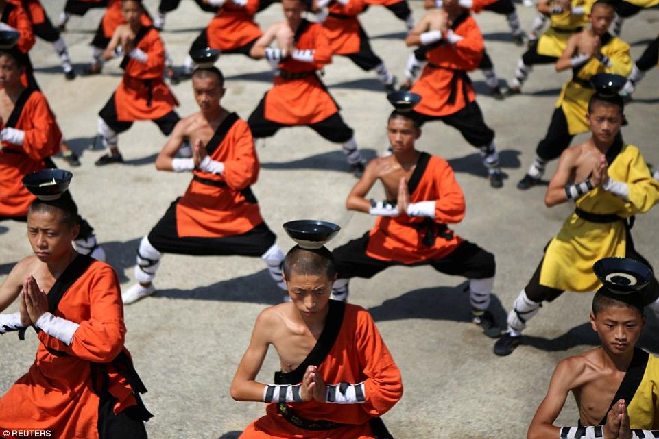 Name:  Shaolin monks train under the scorching sun with a bowl on their heads-005-yanchenwuguan-com.jpg
Views: 2155
Size:  97.3 KB