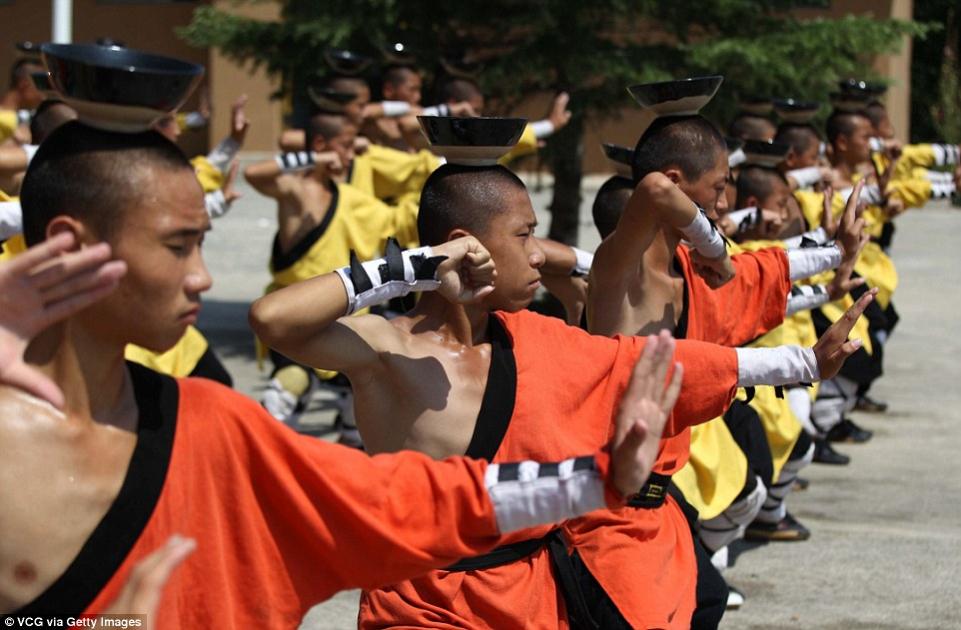 Name:  Shaolin monks train under the scorching sun with a bowl on their heads-007-yanchenwuguan-com.jpg
Views: 1662
Size:  81.7 KB